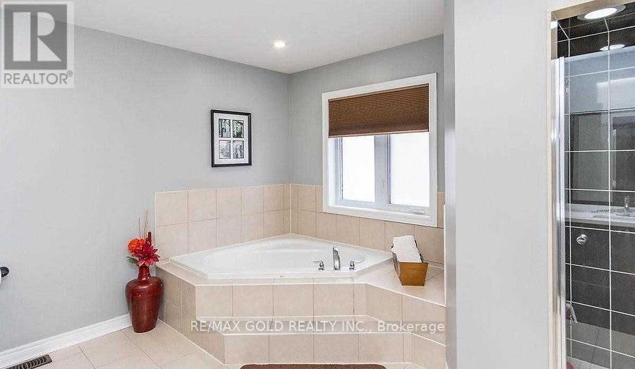 Upper - 472 Briggs Court, Mississauga (Meadowvale Village), Ontario  L5W 0C5 - Photo 12 - W12844450