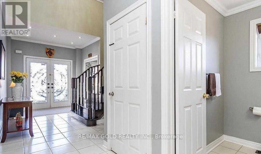 Upper - 472 Briggs Court, Mississauga (Meadowvale Village), Ontario  L5W 0C5 - Photo 3 - W12844450