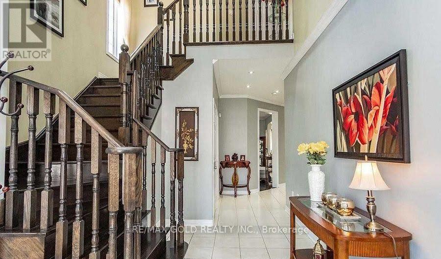 Upper - 472 Briggs Court, Mississauga (Meadowvale Village), Ontario  L5W 0C5 - Photo 4 - W12844450