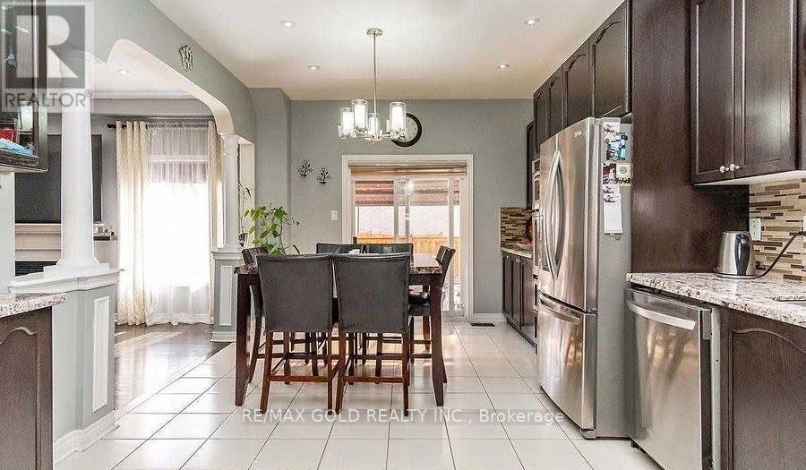 Upper - 472 Briggs Court, Mississauga (Meadowvale Village), Ontario  L5W 0C5 - Photo 7 - W12844450