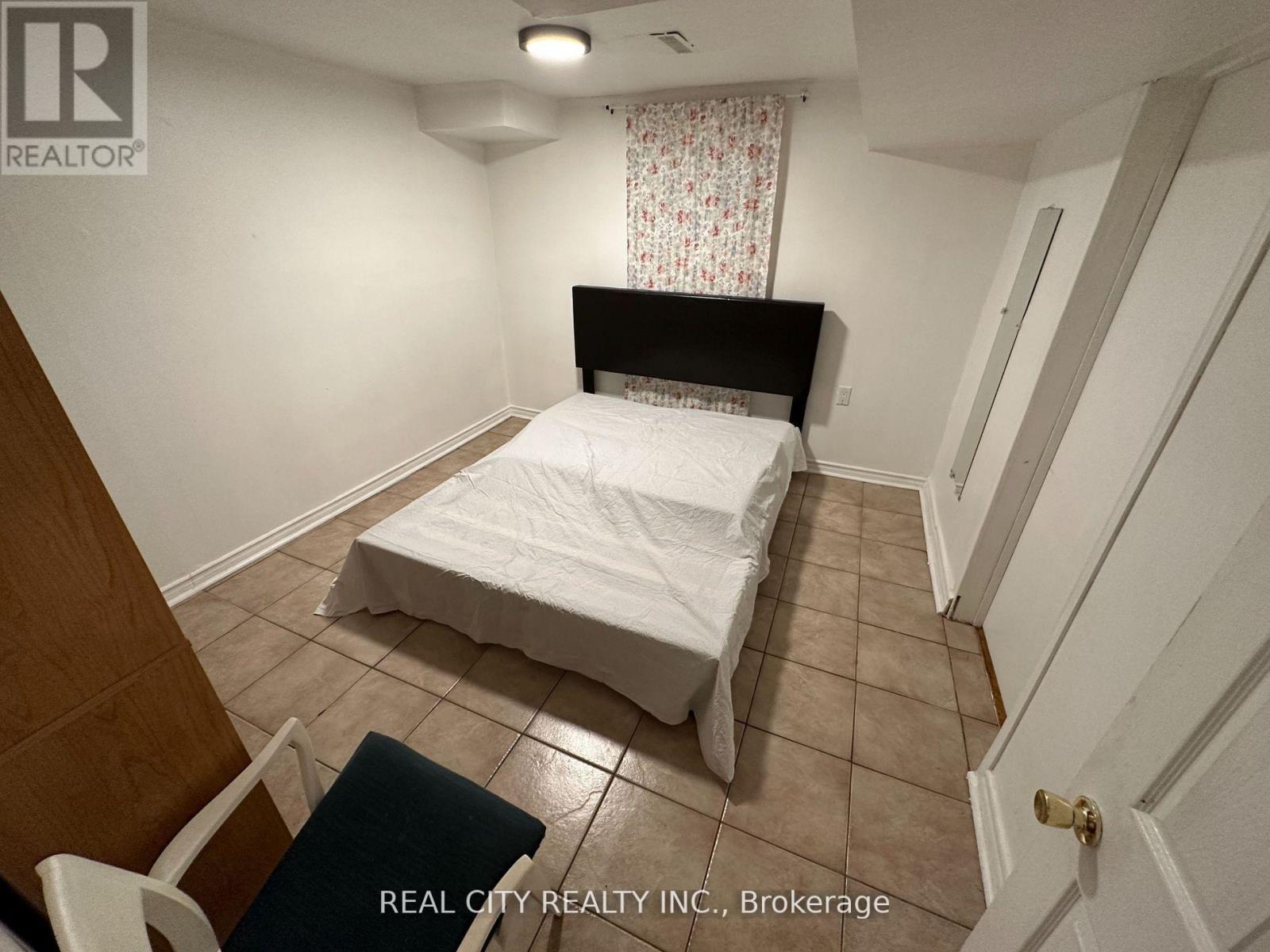 Bsmt - 7706 Wildfern Drive, Mississauga (Malton), Ontario  L4T 3P9 - Photo 11 - W12844470