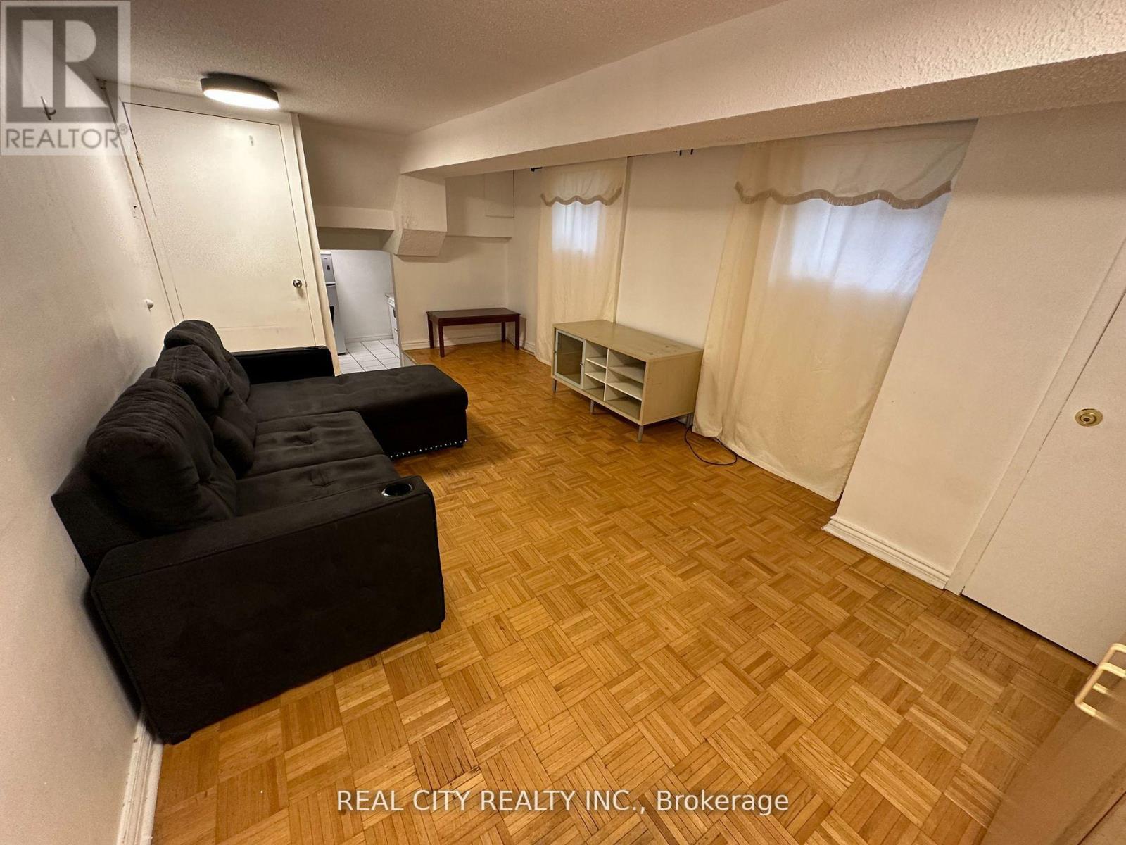 Bsmt - 7706 Wildfern Drive, Mississauga (Malton), Ontario  L4T 3P9 - Photo 2 - W12844470