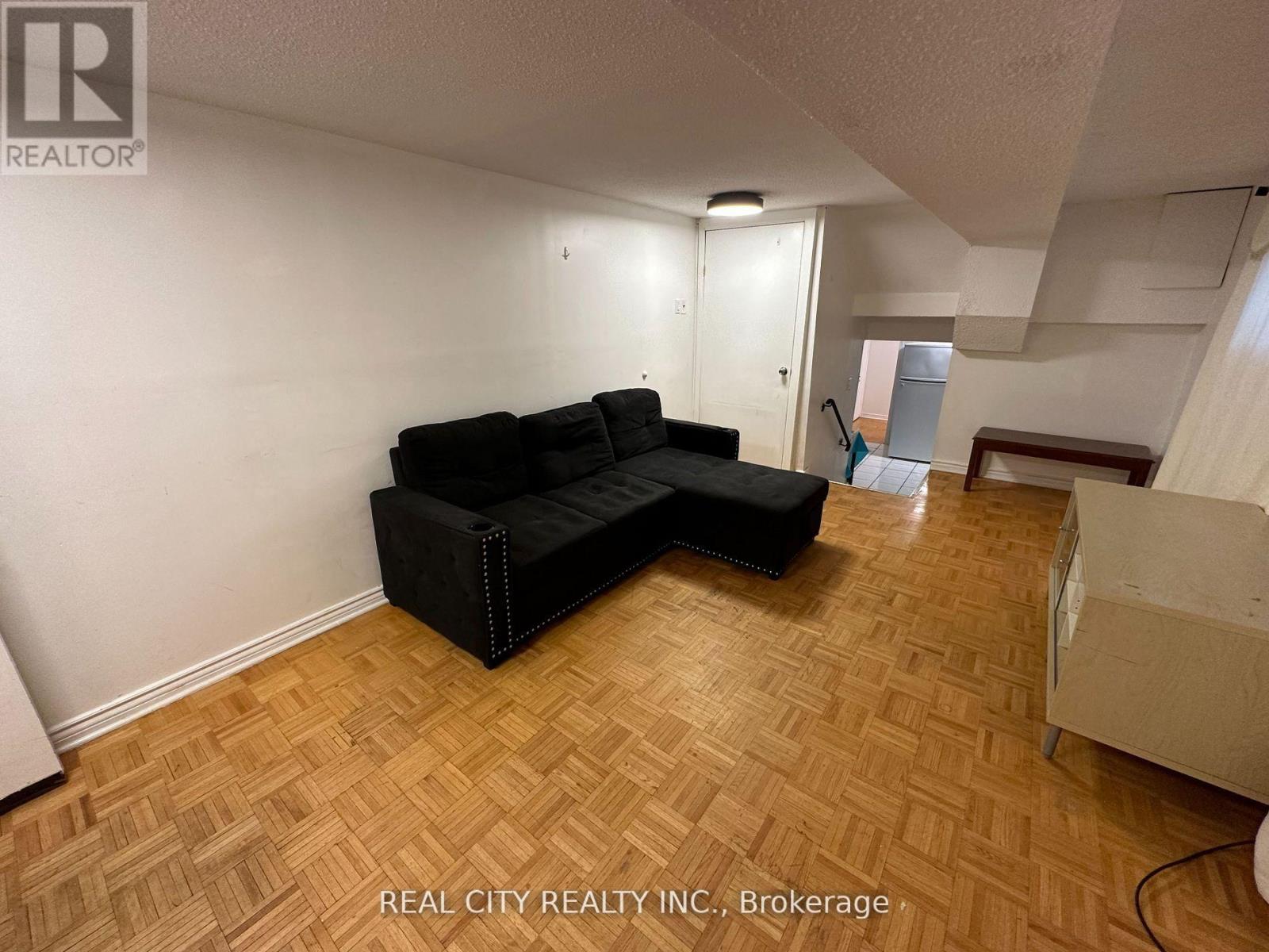 Bsmt - 7706 Wildfern Drive, Mississauga (Malton), Ontario  L4T 3P9 - Photo 3 - W12844470