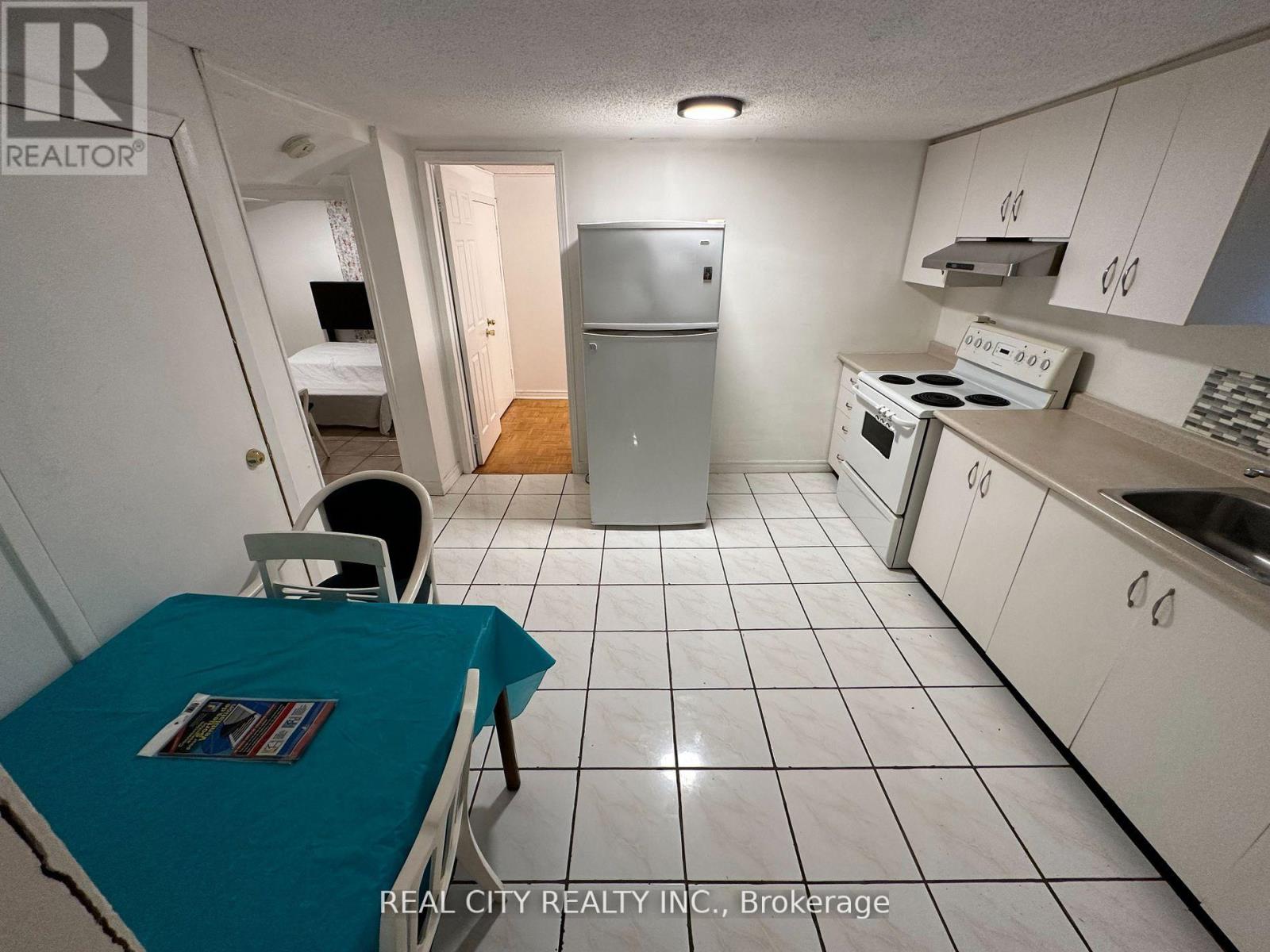 Bsmt - 7706 Wildfern Drive, Mississauga (Malton), Ontario  L4T 3P9 - Photo 7 - W12844470