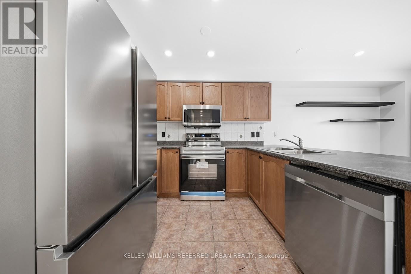 41 Pauline Crescent, Brampton (Fletcher's Meadow), Ontario  L7A 2V6 - Photo 11 - W12844476