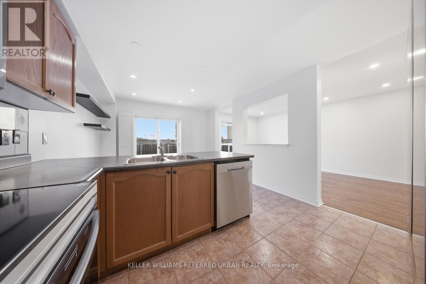 41 Pauline Crescent, Brampton (Fletcher's Meadow), Ontario  L7A 2V6 - Photo 12 - W12844476