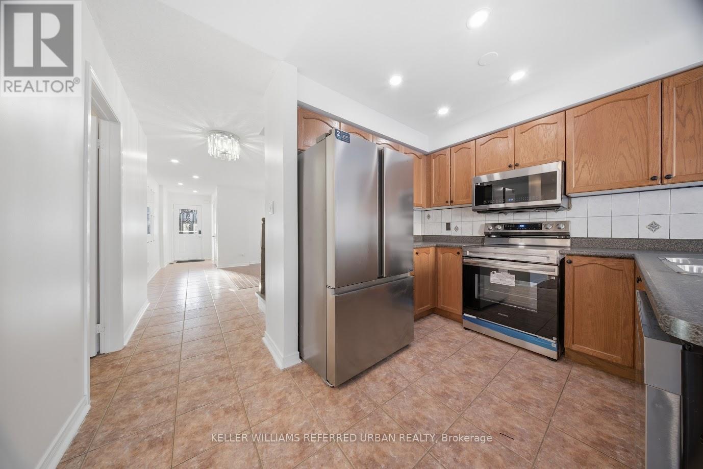 41 Pauline Crescent, Brampton (Fletcher's Meadow), Ontario  L7A 2V6 - Photo 13 - W12844476