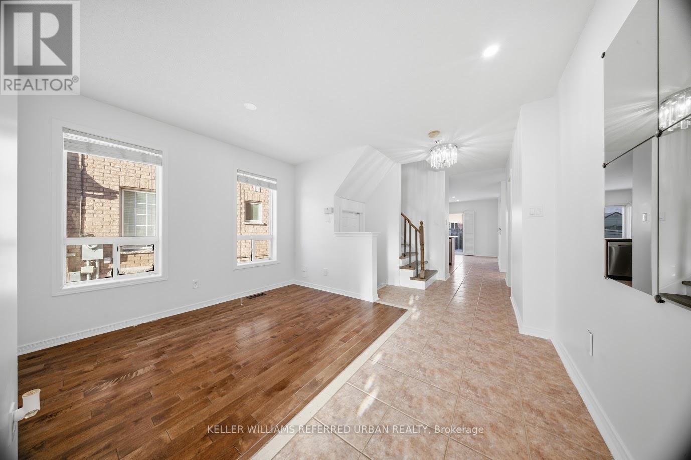 41 Pauline Crescent, Brampton (Fletcher's Meadow), Ontario  L7A 2V6 - Photo 7 - W12844476