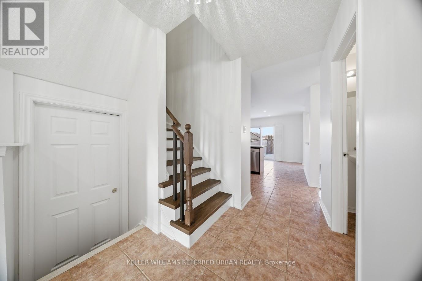 41 Pauline Crescent, Brampton (Fletcher's Meadow), Ontario  L7A 2V6 - Photo 9 - W12844476