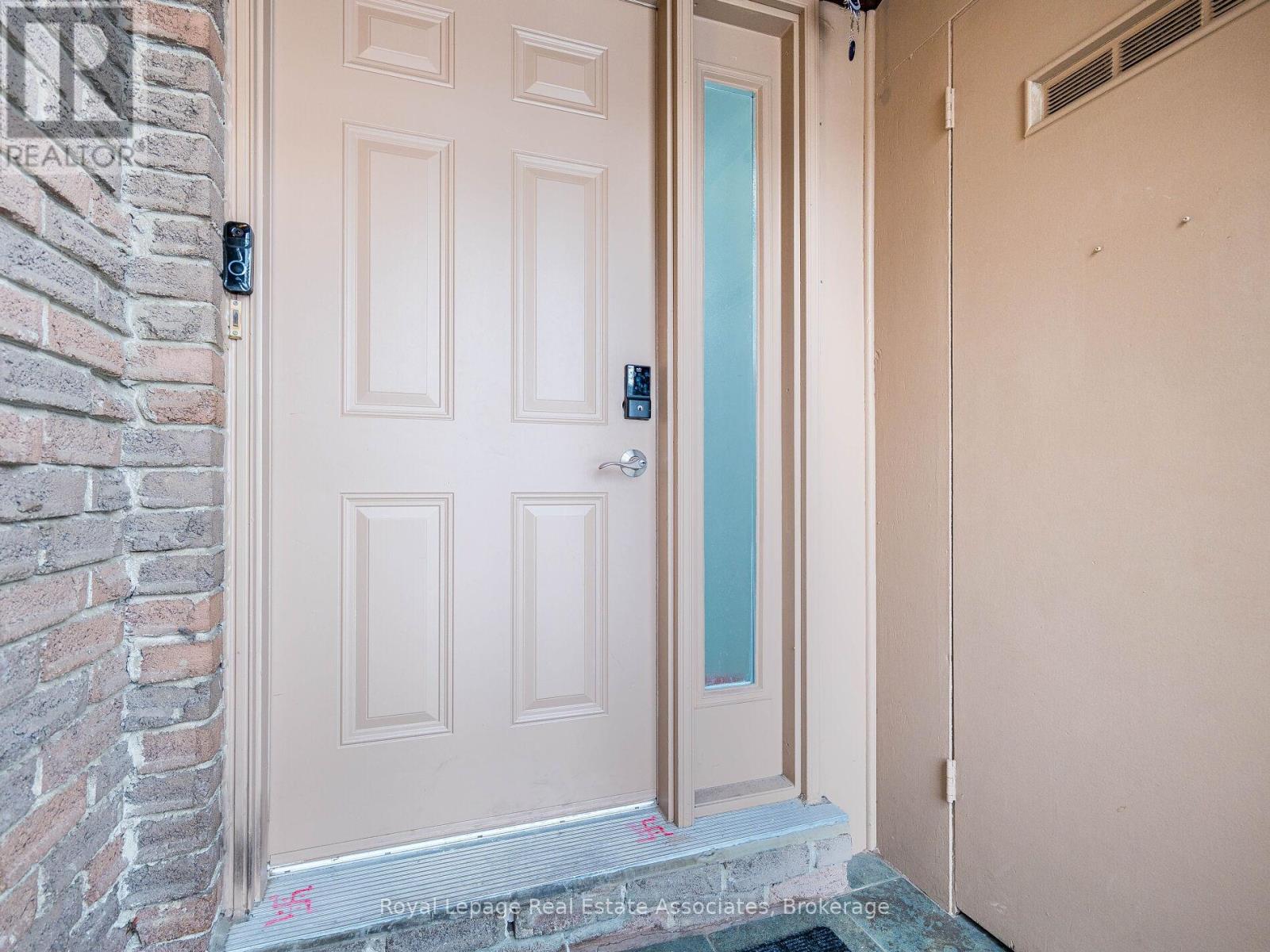 19 Gatwick Lane, Brampton, Ontario  L6S 2E4 - Photo 2 - W12844500