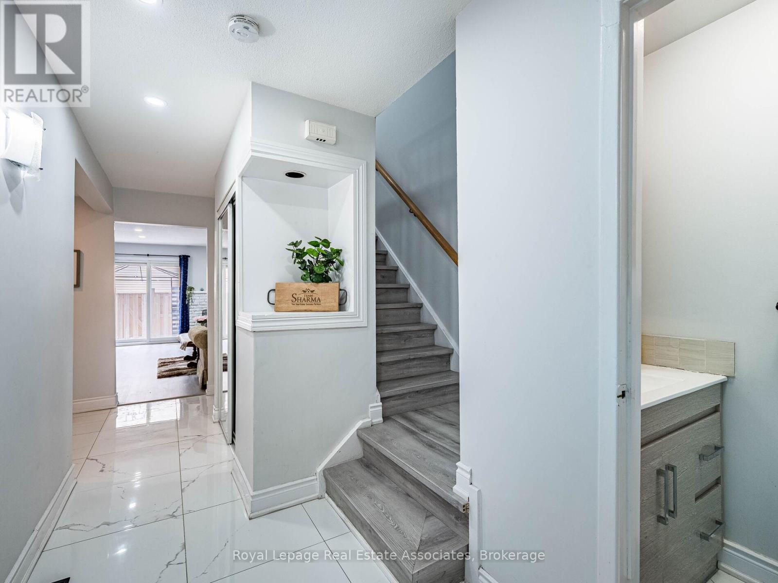 19 Gatwick Lane, Brampton, Ontario  L6S 2E4 - Photo 5 - W12844500