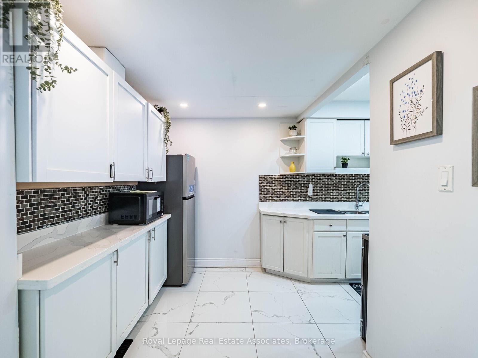 19 Gatwick Lane, Brampton, Ontario  L6S 2E4 - Photo 7 - W12844500