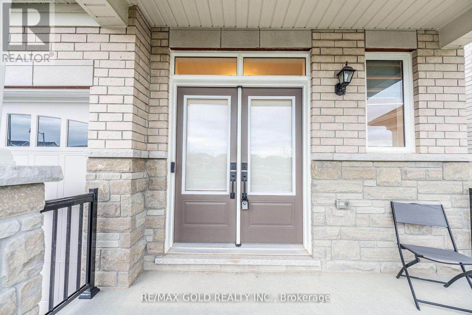 35 Academy Drive, Brampton, Ontario  L6P 3C9 - Photo 4 - W12844502