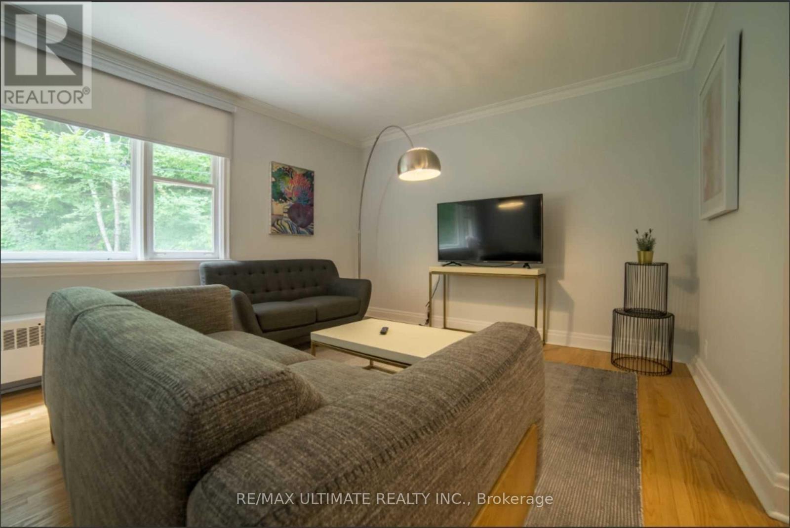 Apt 8 - 230 South Kingsway, Toronto, Ontario  M6S 3T9 - Photo 3 - W12844532