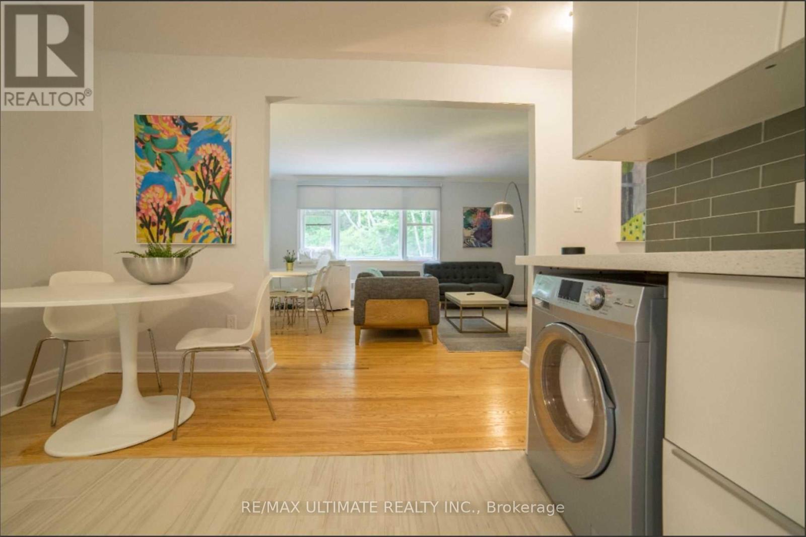 Apt 8 - 230 South Kingsway, Toronto, Ontario  M6S 3T9 - Photo 4 - W12844532