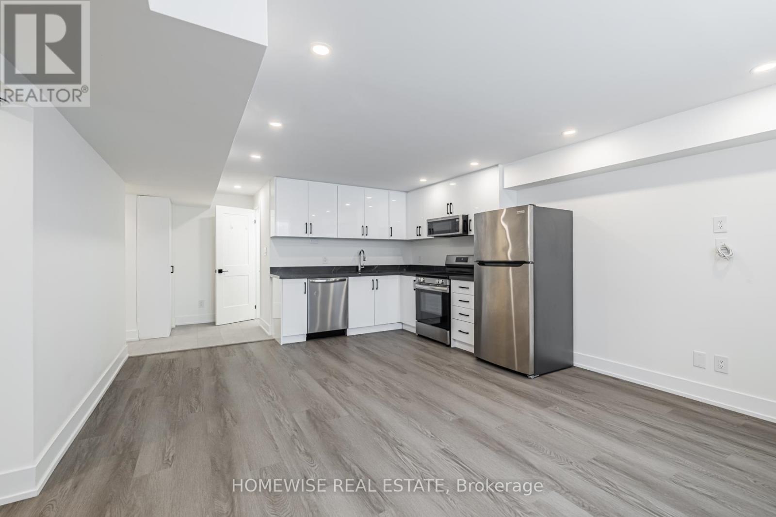 2 - 26 Sage Avenue, Toronto (Yorkdale-Glen Park), Ontario  M6B 3W5 - Photo 4 - W12844536