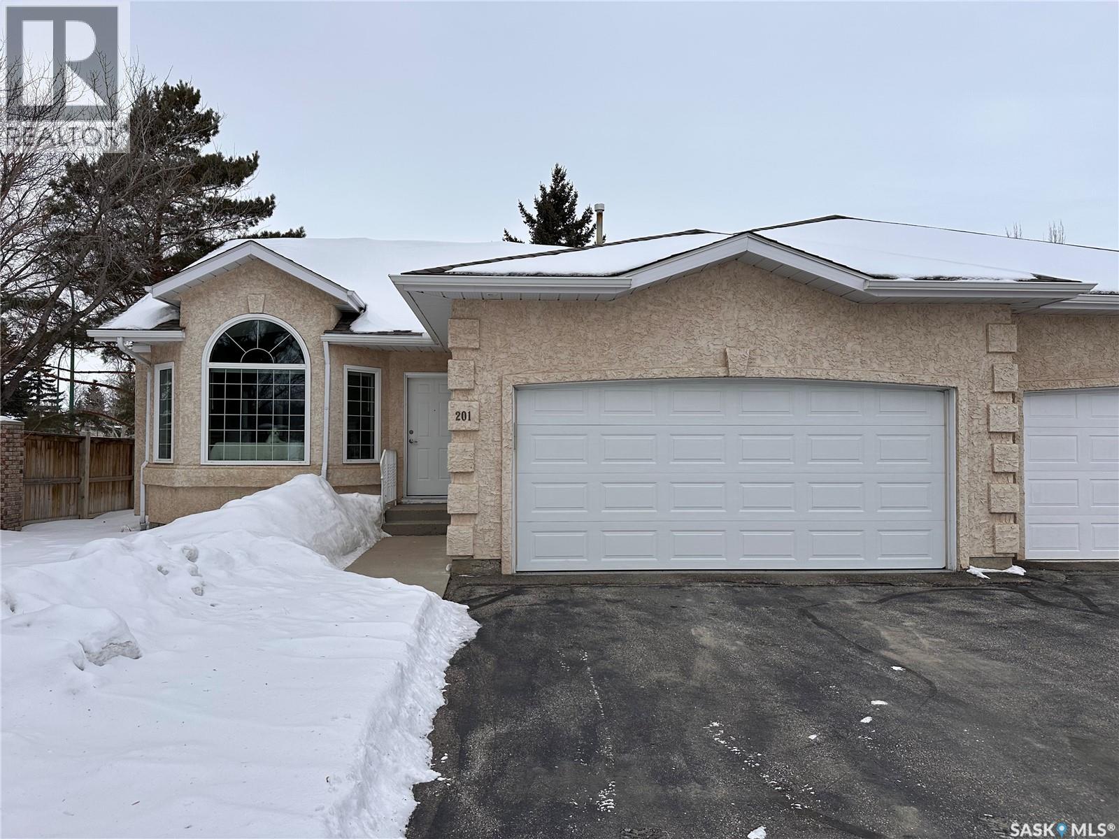 201 215 Berini Drive, Saskatoon, Saskatchewan  S7N 4L4 - Photo 2 - SK029648