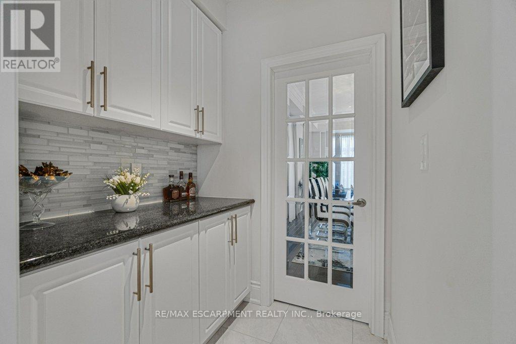 39 Avanti Crescent, Hamilton, Ontario  L8B 1W7 - Photo 10 - X12844432