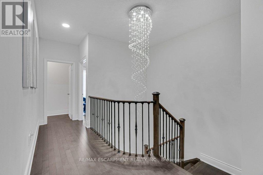 39 Avanti Crescent, Hamilton, Ontario  L8B 1W7 - Photo 16 - X12844432