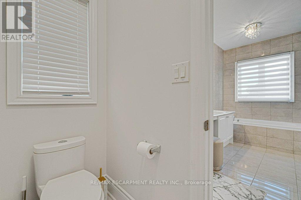 39 Avanti Crescent, Hamilton, Ontario  L8B 1W7 - Photo 23 - X12844432