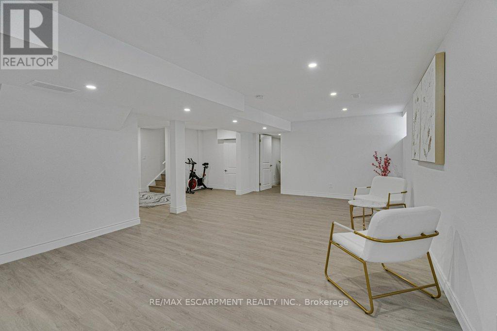 39 Avanti Crescent, Hamilton, Ontario  L8B 1W7 - Photo 34 - X12844432