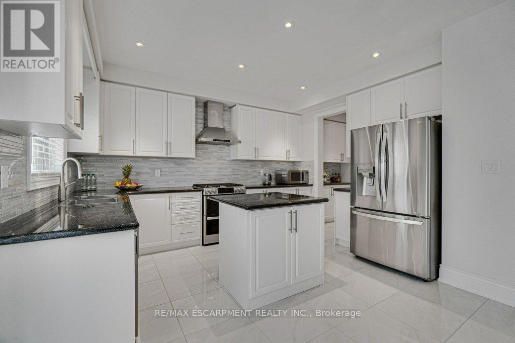 39 Avanti Crescent, Hamilton, Ontario  L8B 1W7 - Photo 8 - X12844432