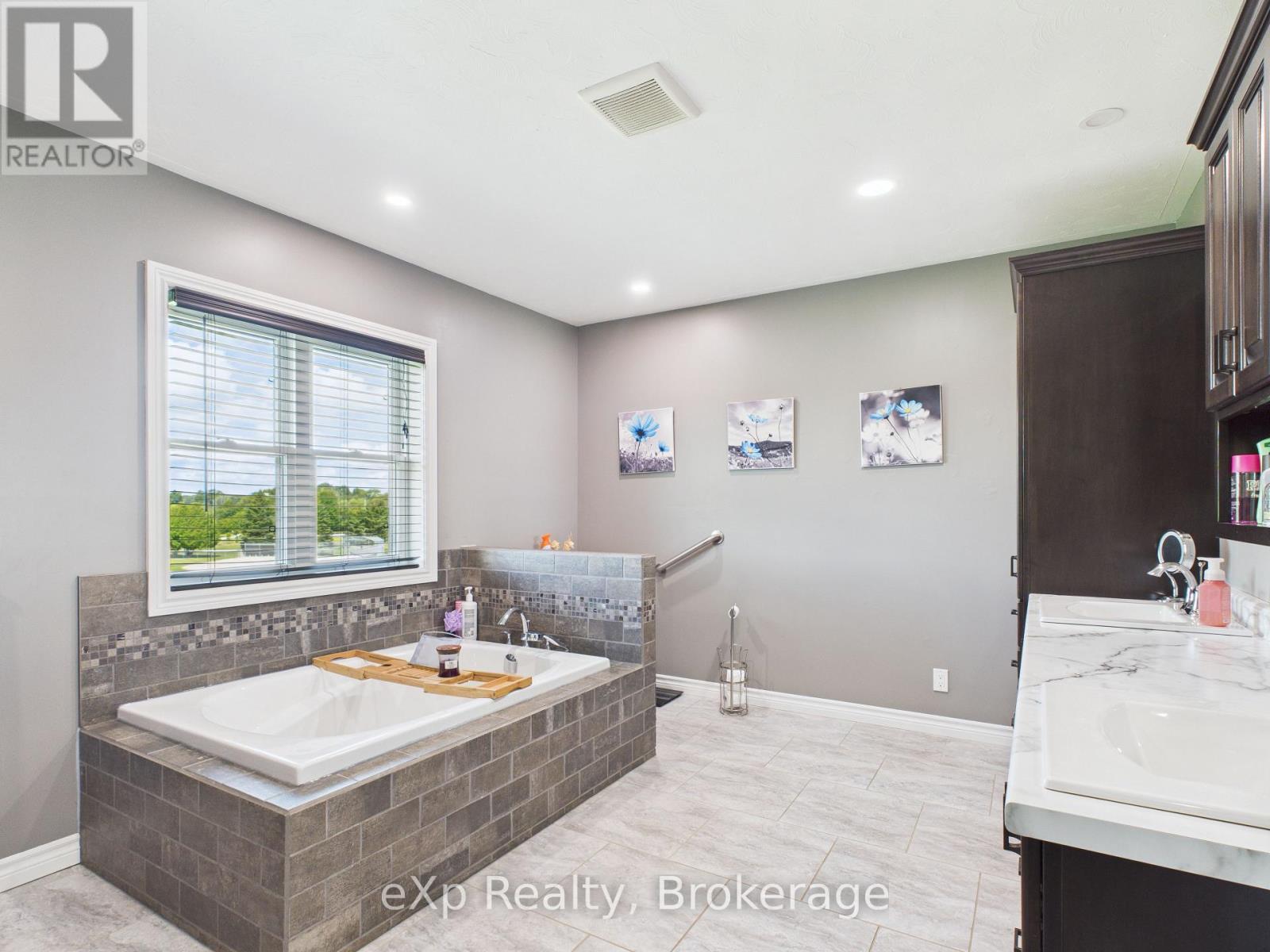 953 Greenock-Brant Line, Brockton, Ontario  N0G 1J0 - Photo 17 - X12839016