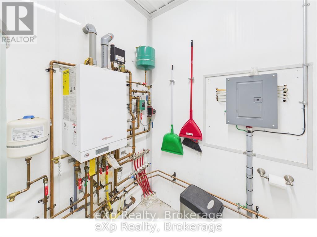 953 Greenock-Brant Line, Brockton, Ontario  N0G 1J0 - Photo 33 - X12839016