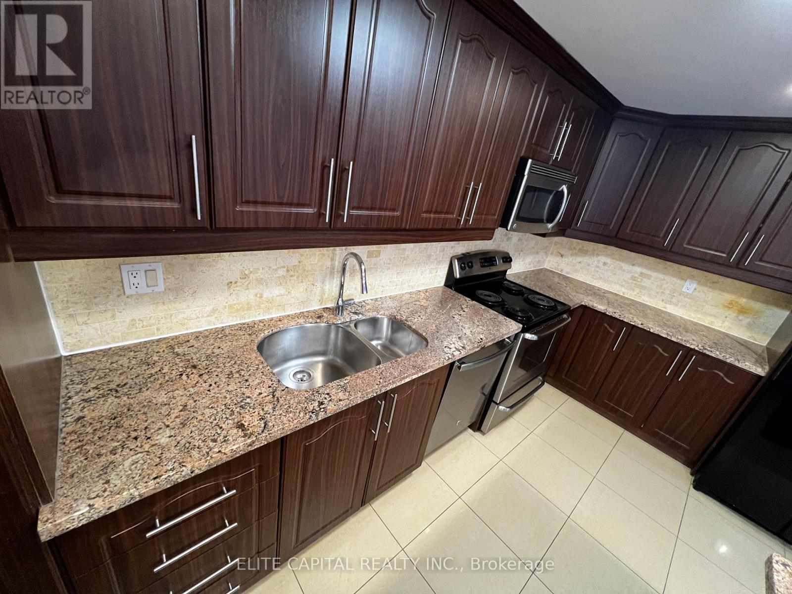 38 Granby Street, Toronto, Ontario  M5B 2J5 - Photo 8 - C12768096