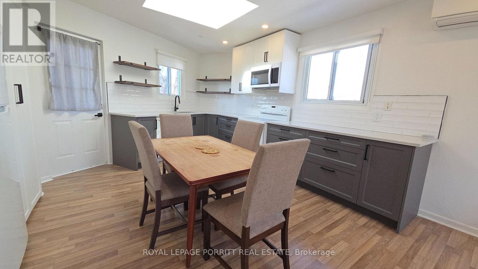 3 - 4 Fortieth Street, Toronto (Long Branch), Ontario  M8W 3M9 - Photo 5 - W12700296