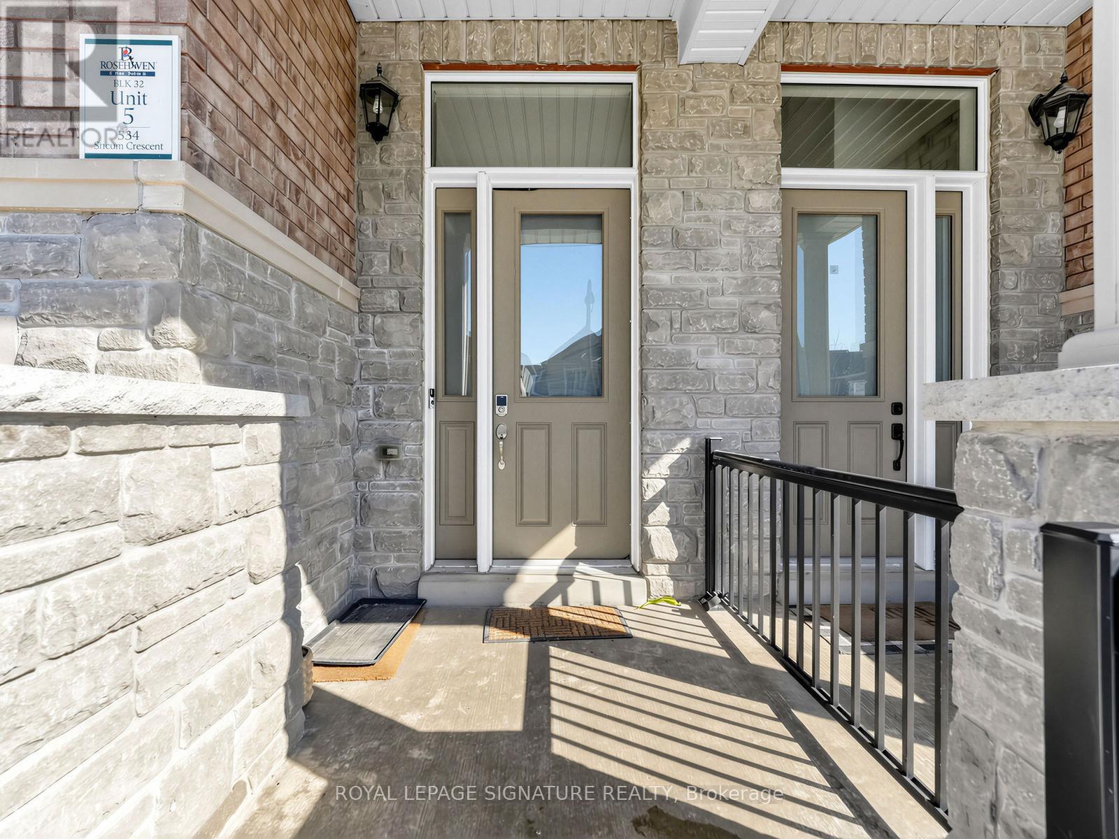 534 Stream Crescent, Oakville, Ontario  L6M 1N7 - Photo 2 - W12844006