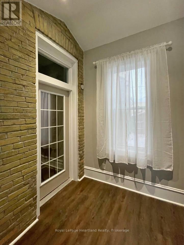 38 Ontario Street, Central Huron, Ontario  N0M 1L0 - Photo 2 - X12844576