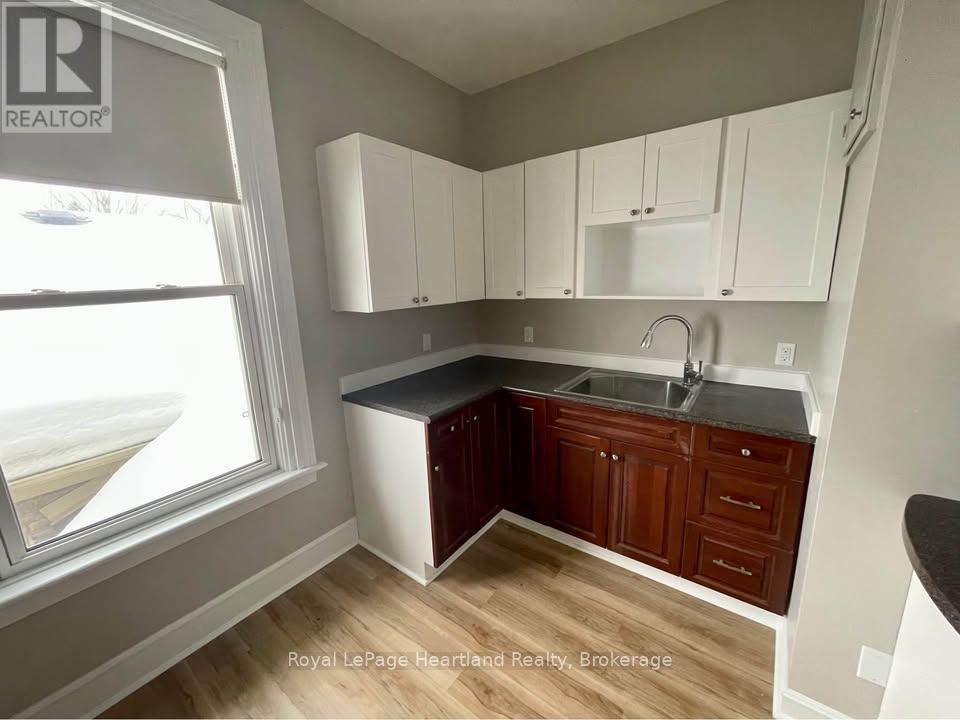 38 Ontario Street, Central Huron, Ontario  N0M 1L0 - Photo 5 - X12844576