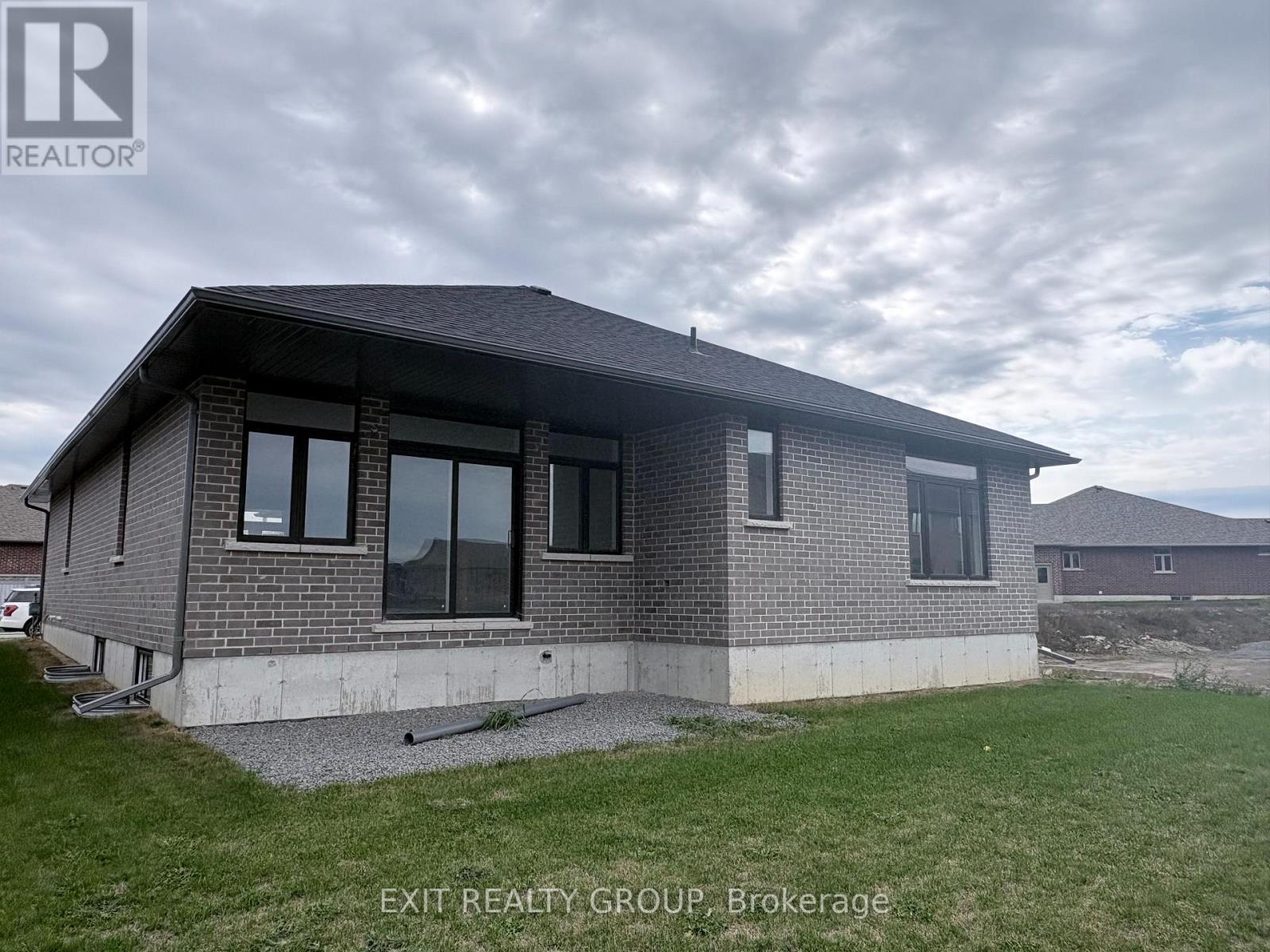 27 Sulmon Street, Belleville, Ontario  K8N 0S5 - Photo 5 - X12844634