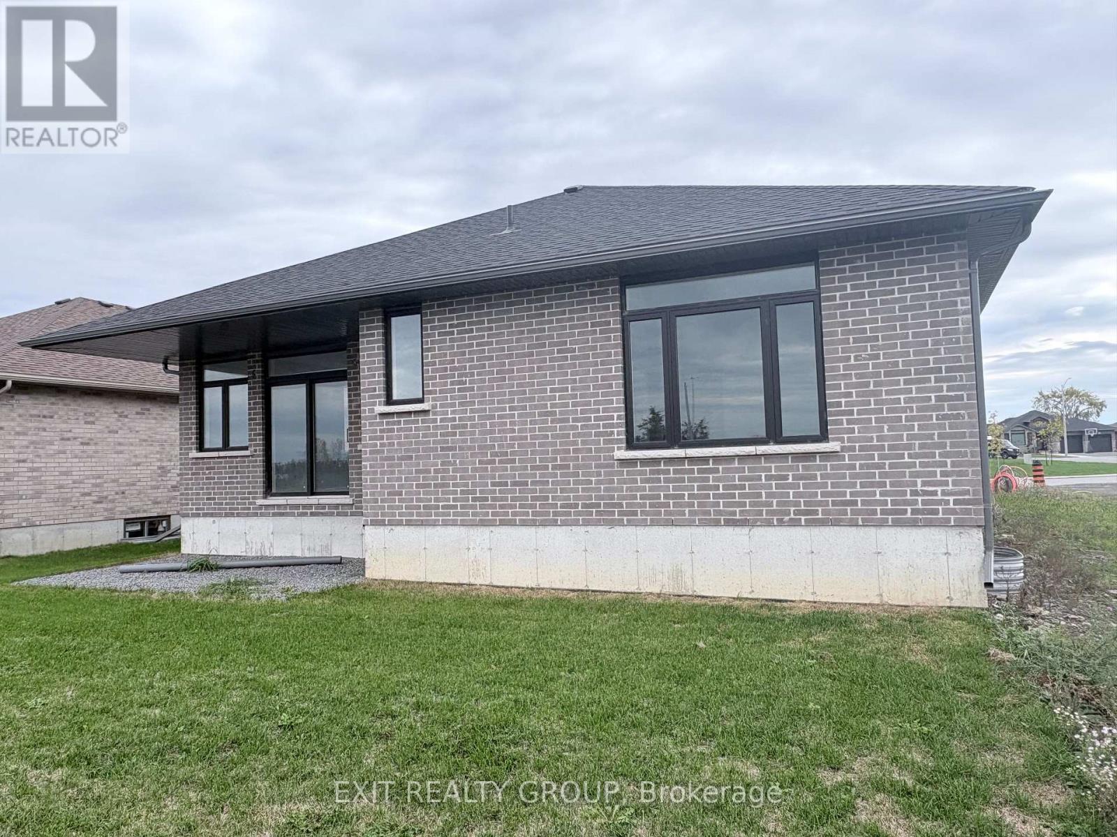 27 Sulmon Street, Belleville, Ontario  K8N 0S5 - Photo 6 - X12844634