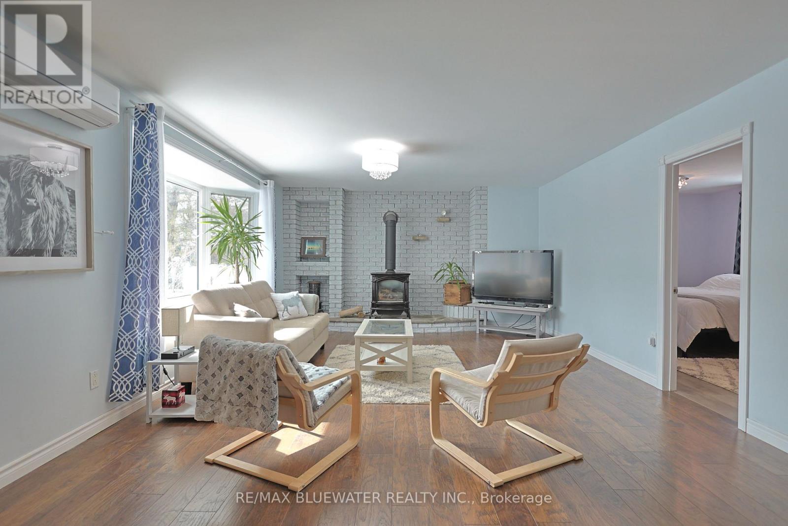 8296 Burwell Road, Lambton Shores, Ontario  N0M 1T0 - Photo 13 - X12844610