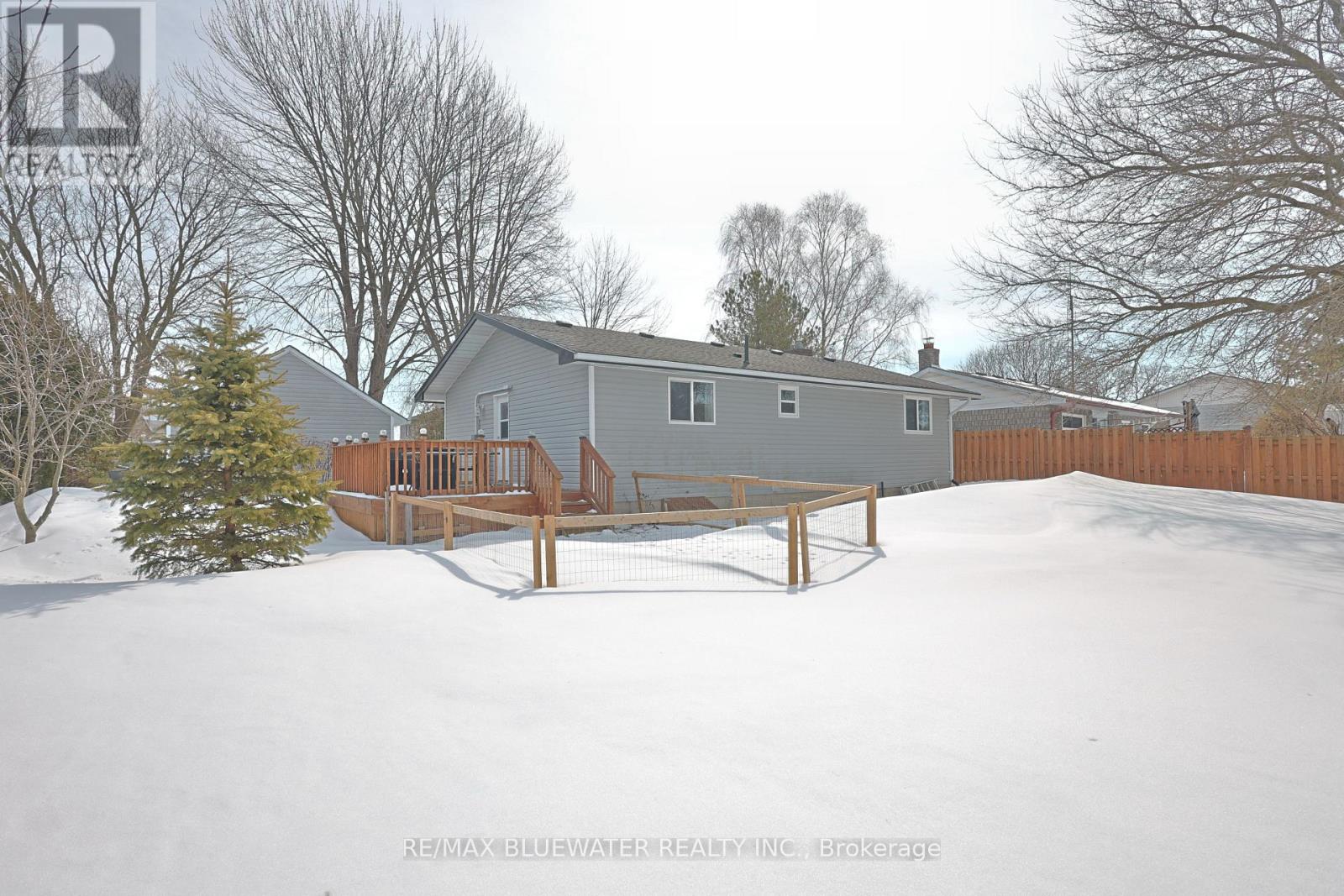 8296 Burwell Road, Lambton Shores, Ontario  N0M 1T0 - Photo 2 - X12844610