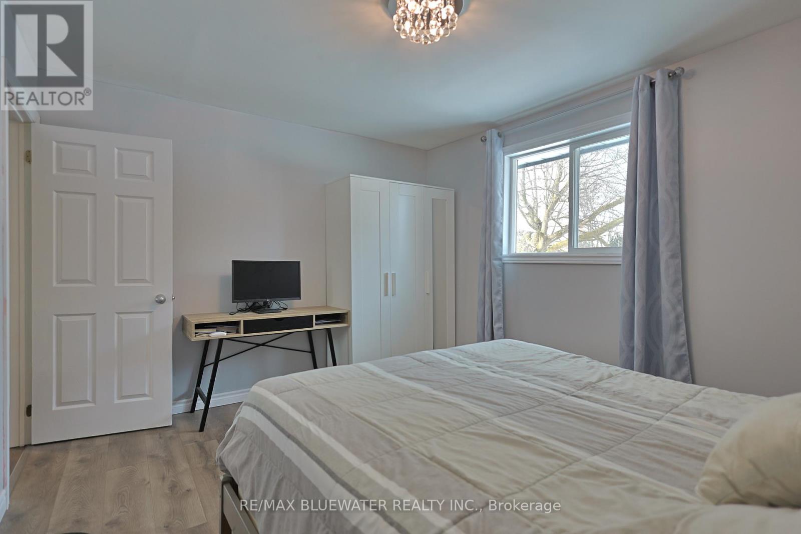 8296 Burwell Road, Lambton Shores, Ontario  N0M 1T0 - Photo 30 - X12844610