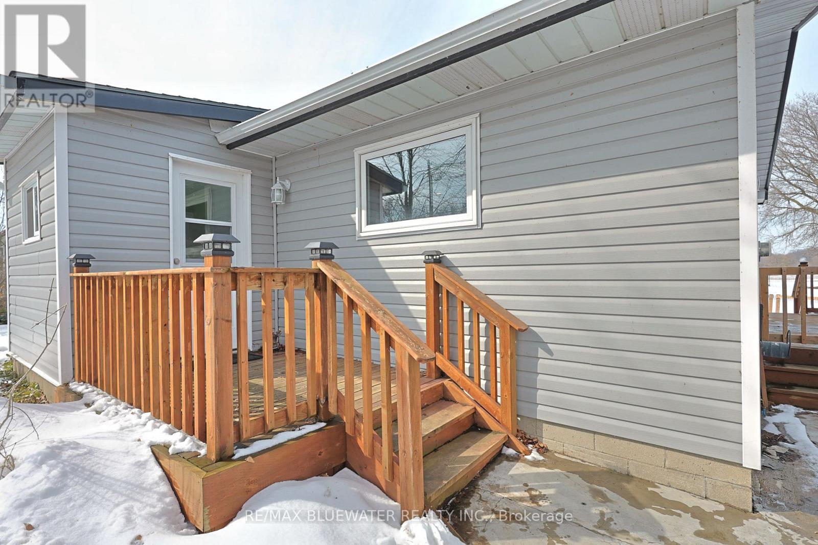 8296 Burwell Road, Lambton Shores, Ontario  N0M 1T0 - Photo 9 - X12844610