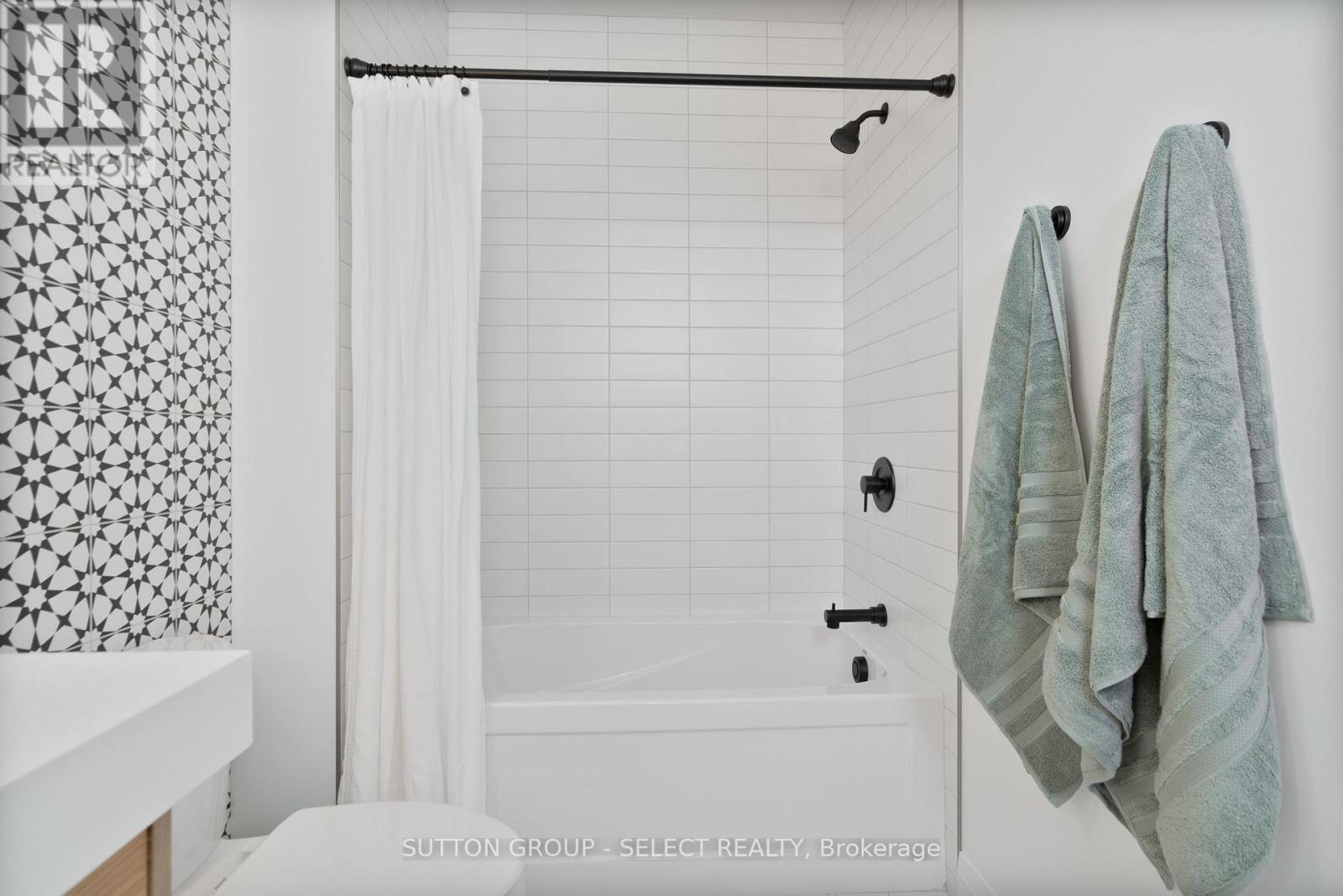 588 Creekview Chase, London North, Ontario  N6G 3X9 - Photo 34 - X12844686