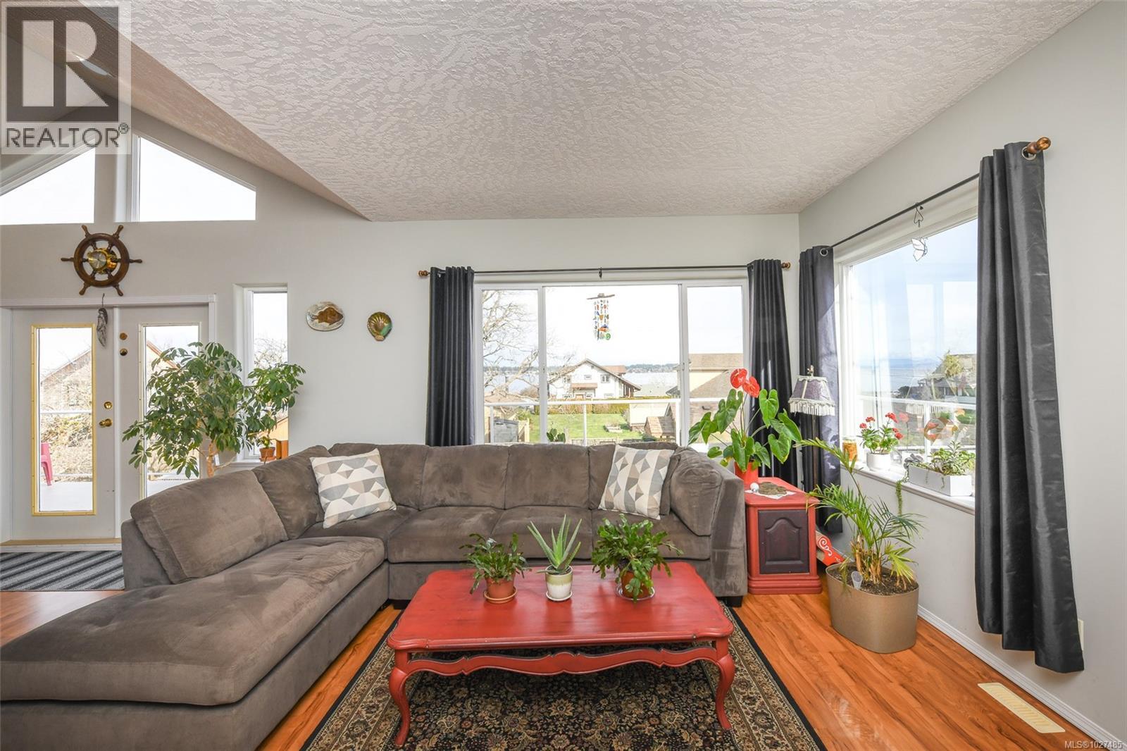 3916 Ronald Ave, Royston, British Columbia  V0R 2V0 - Photo 14 - 1027485