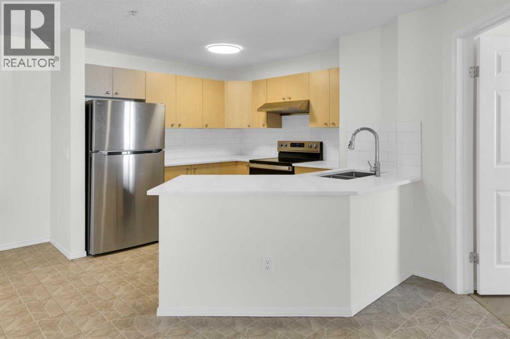 104, 16 Country Village Bay Ne, Calgary, Alberta  T3K 5Y9 - Photo 2 - A2289125