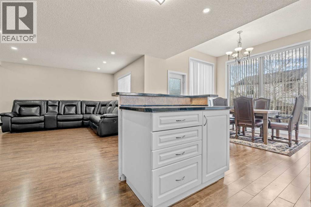 332 Oakmere Way, Chestermere, Alberta  T1X 1N3 - Photo 15 - A2289663