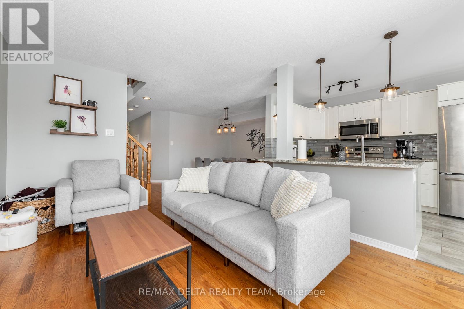 152 Ludlowe Street, Ottawa, Ontario  K4A 5C7 - Photo 6 - X12844608