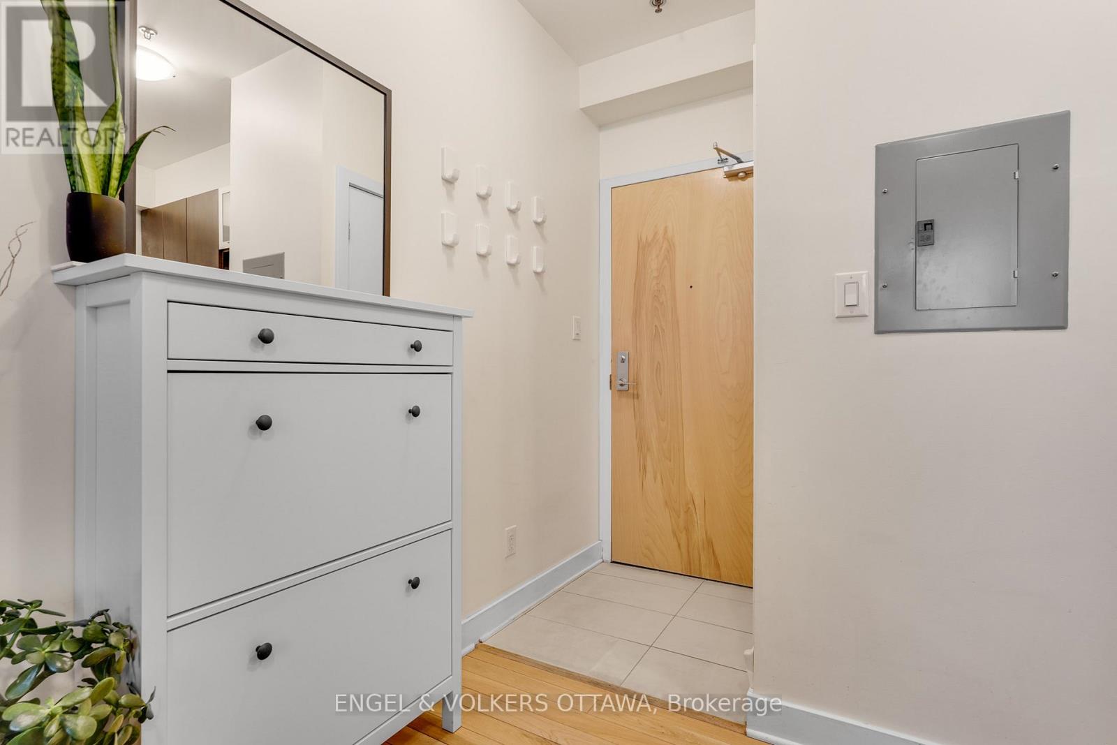 104 - 360 Cumberland Street, Ottawa, Ontario  K1N 0B1 - Photo 6 - X12844678