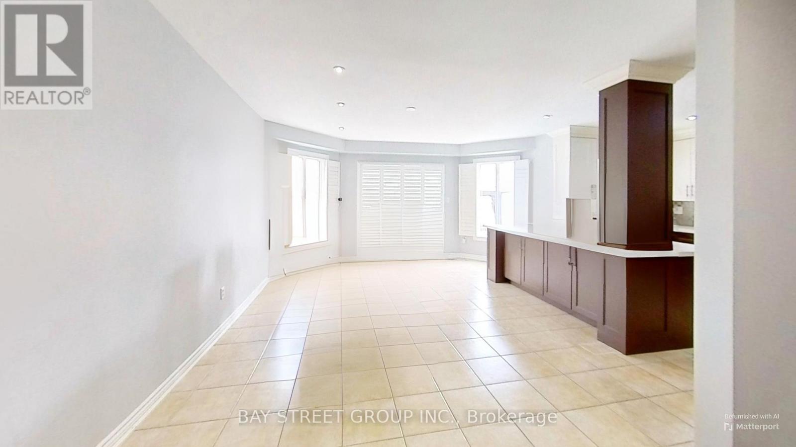 98 Royalpark Way, Vaughan, Ontario  L4H 1J6 - Photo 4 - N12820262