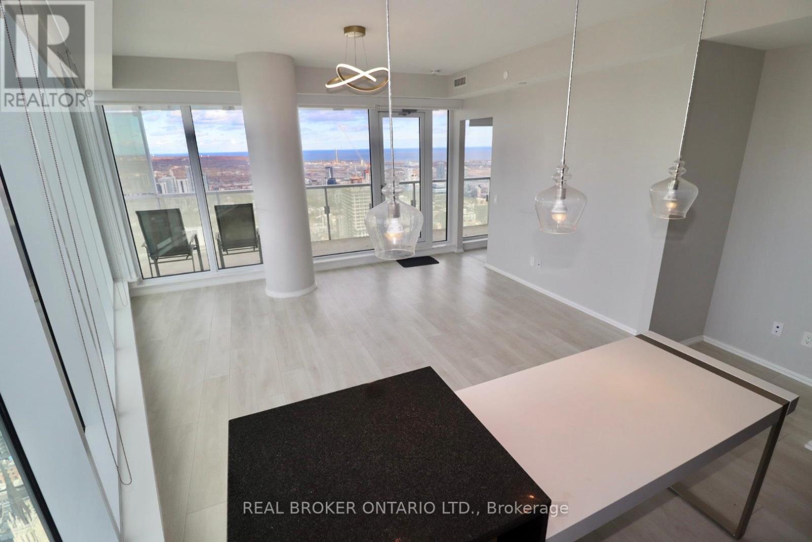 5902 - 197 Yonge Street, Toronto (Church-Yonge Corridor), Ontario  M5B 1M4 - Photo 14 - C12844706