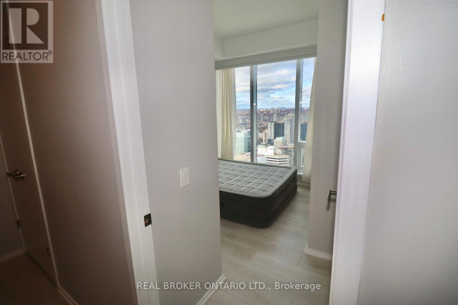 5902 - 197 Yonge Street, Toronto (Church-Yonge Corridor), Ontario  M5B 1M4 - Photo 17 - C12844706