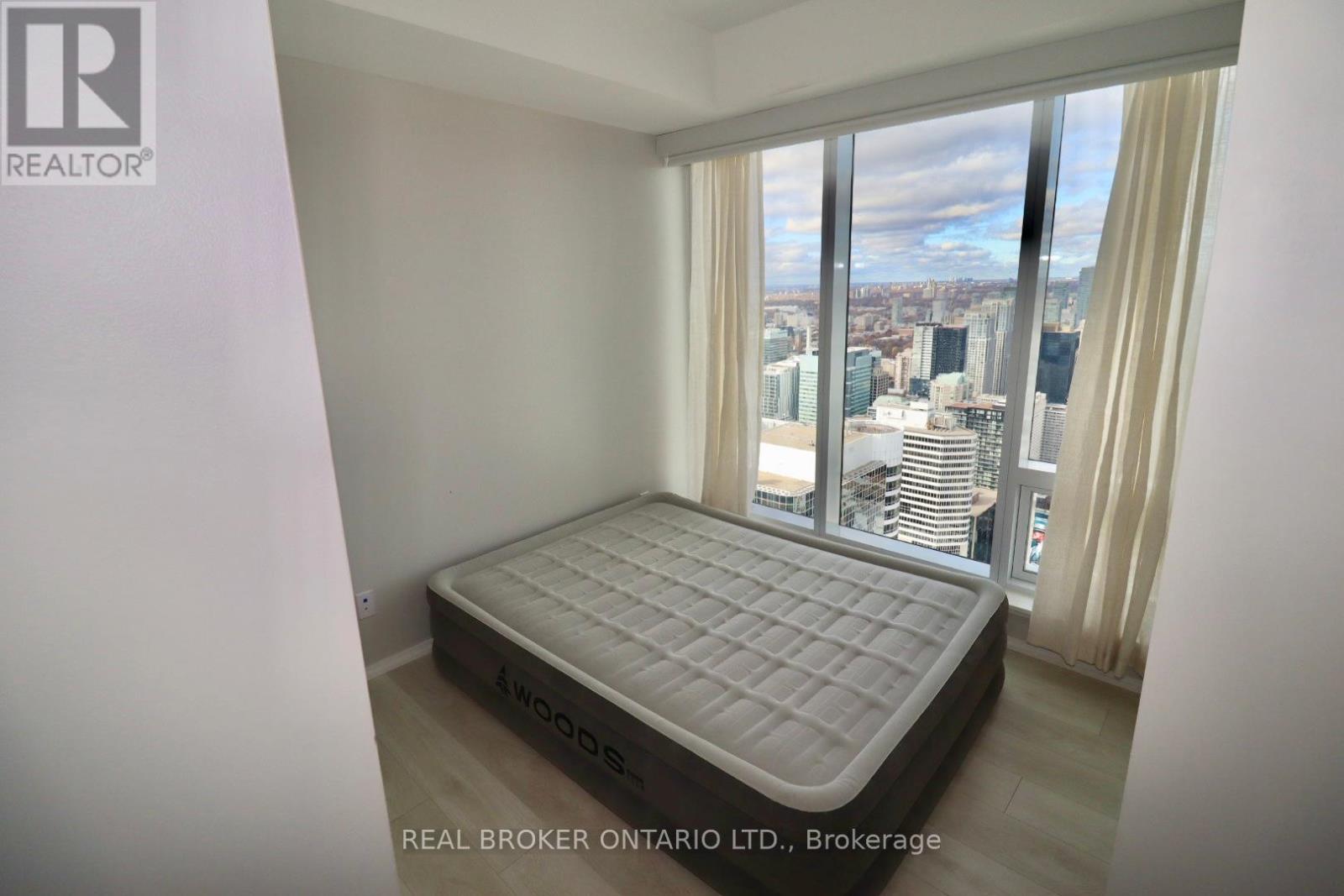 5902 - 197 Yonge Street, Toronto (Church-Yonge Corridor), Ontario  M5B 1M4 - Photo 18 - C12844706