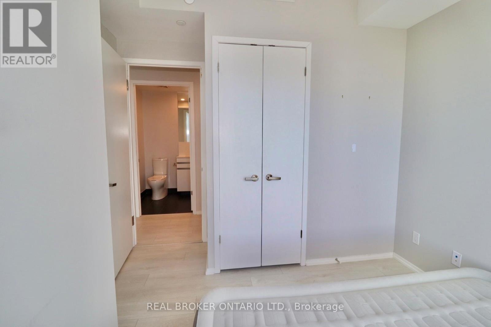 5902 - 197 Yonge Street, Toronto (Church-Yonge Corridor), Ontario  M5B 1M4 - Photo 23 - C12844706